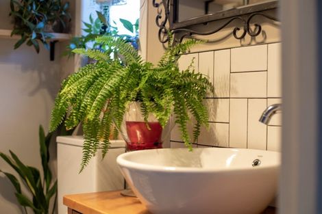 Photo of property in 35 Government Road, Raglan, 3225