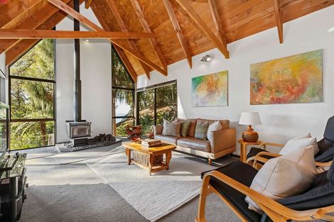 Photo of property in 68 Laingholm Drive, Laingholm, Auckland, 0604