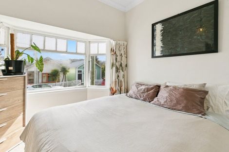 Photo of property in 10 Herald Terrace, Berhampore, Wellington, 6023