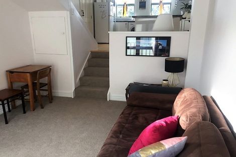 Photo of property in 2/168 Tinakori Road, Thorndon, Wellington, 6011