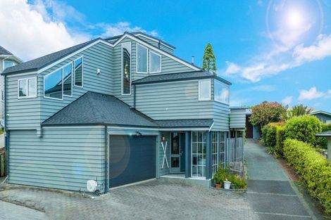 Photo of property in 7b Peter Terrace, Castor Bay, Auckland, 0620