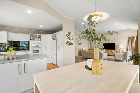 Photo of property in 11 Chatswood Grove, Fitzroy, New Plymouth, 4312