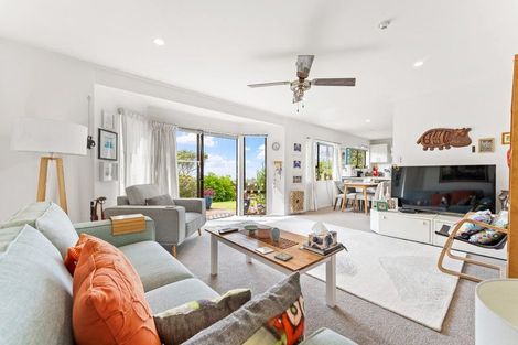 Photo of property in 38 Scott Road, Stanmore Bay, Whangaparaoa, 0932