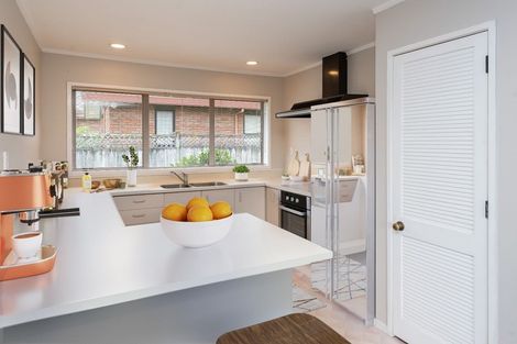 Photo of property in 8 Crescent Hills Court, Northpark, Auckland, 2013