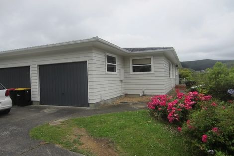 Photo of property in 2 Fyvie Avenue, Tawa, Wellington, 5028
