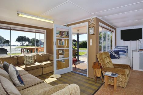 Photo of property in 141 Newcastle Street, Mahia, 4198