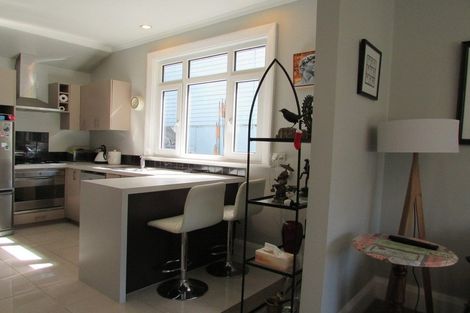 Photo of property in 11 Hawkhurst Road, Lyttelton, 8082