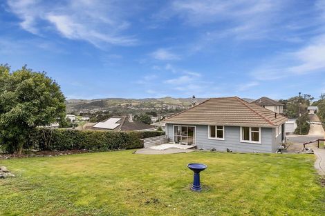 Photo of property in 5 Wakefield Terrace, Tawa, Wellington, 5028