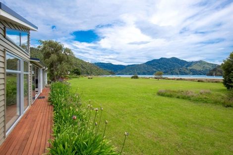 Photo of property in 2323 Queen Charlotte Drive, Ngakuta Bay, Picton, 7281