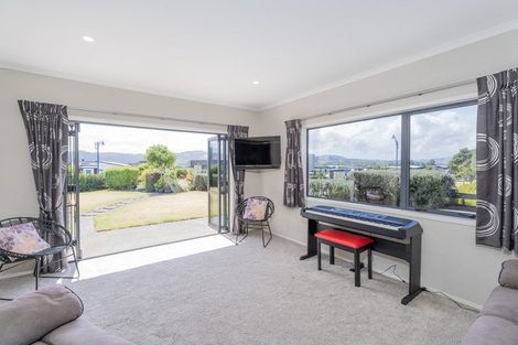 Photo of property in 6 Roseberry Place, Whitianga, 3510