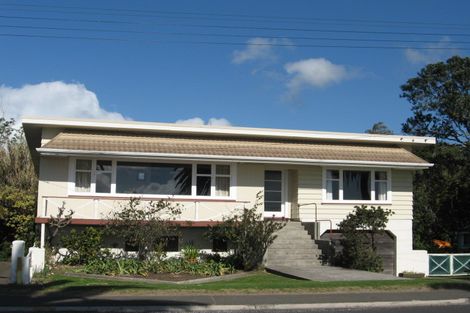 Photo of property in 24 The Esplanade, Whitianga, 3510