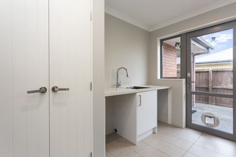 Photo of property in 17 Lloyds Close, Rolleston, 7614