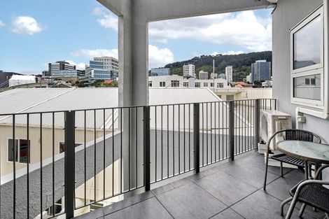Photo of property in Stadium Garden Flats, 201/107 Thorndon Quay, Pipitea, Wellington, 6011