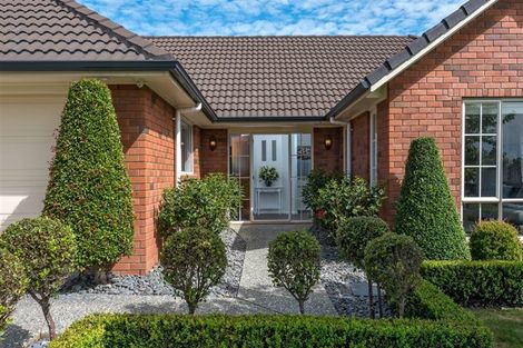 Photo of property in 80 Moyrus Crescent, East Tamaki Heights, Auckland, 2016