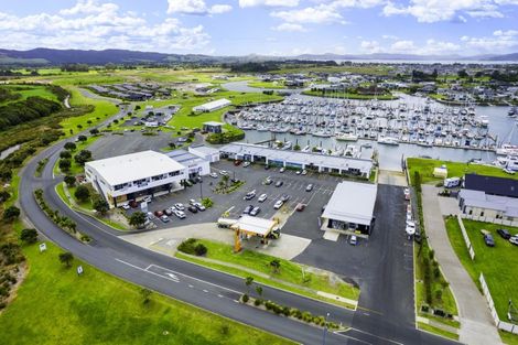 Photo of property in 61 Te Taniwha Road, One Tree Point, 0118