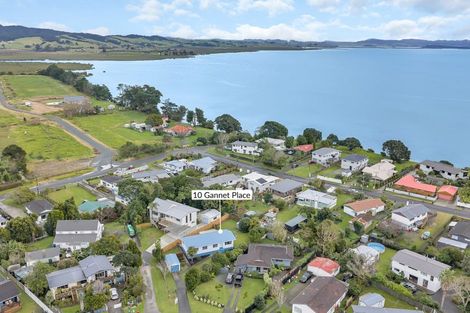 Photo of property in 10 Gannet Place, One Tree Point, 0118