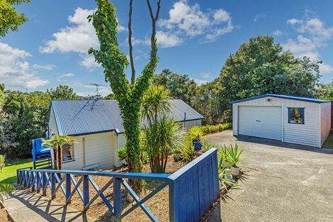 Photo of property in 13 Trias Road, Totara Vale, Auckland, 0629