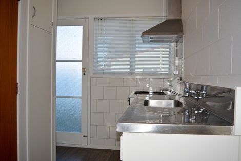 Photo of property in 6/318 Te Atatu Road, Te Atatu South, Auckland, 0610