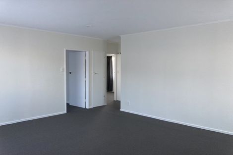 Photo of property in 2/105 Apu Crescent, Lyall Bay, Wellington, 6022