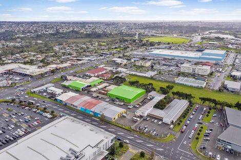 Photo of property in 2/251 Lincoln Road, Henderson, Auckland, 0610