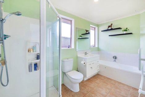 Photo of property in 20 View Ridge Drive, Ranui, Auckland, 0612