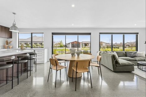 Photo of property in 1 Clifford Close, Leamington, Cambridge, 3432