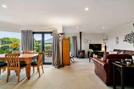 Photo of property in 32 Balmoral Drive, Hilltop, Taupo, 3330
