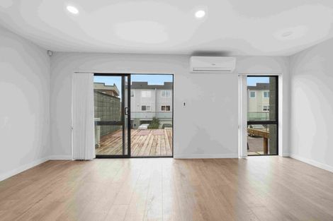 Photo of property in 26 Meritage Lane, Te Atatu South, Auckland, 0610