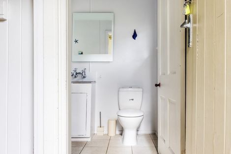 Photo of property in 27 Bournemouth Terrace, Murrays Bay, Auckland, 0630