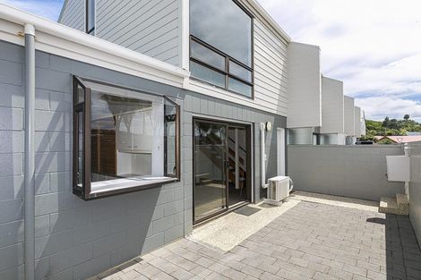 Photo of property in Lynbrae Court Flats, 22/4 Dr Taylor Terrace, Johnsonville, Wellington, 6037