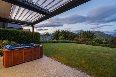 Photo of property in 10 Caithness Court, Jacks Point, Queenstown, 9371