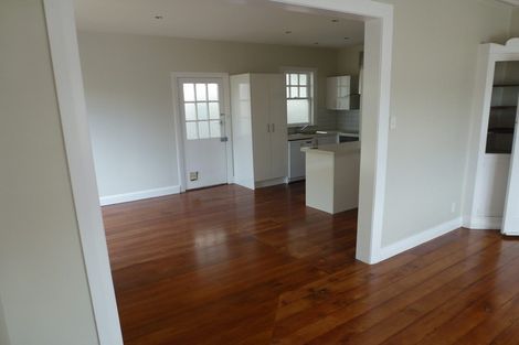 Photo of property in 5a Grove Road, Kelburn, Wellington, 6012