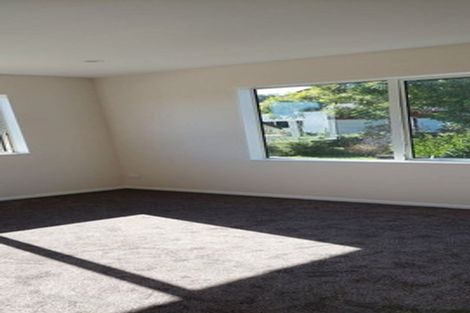 Photo of property in 1b Taupiko Place, Green Bay, Auckland, 0604