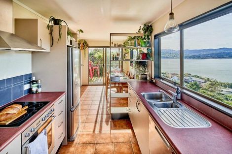 Photo of property in 9 Kenef Road, Paremata, Porirua, 5024