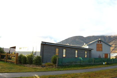 Photo of property in 3 Luna Place, Lake Hayes, Queenstown, 9304