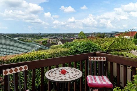 Photo of property in 2/42 Mccahill Views, Botany Downs, Auckland, 2010