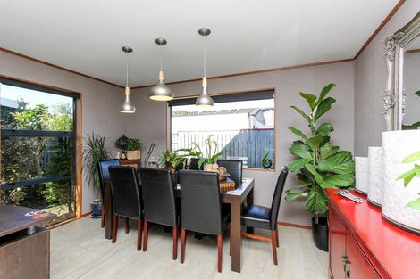 Photo of property in 51 Heta Road, Highlands Park, New Plymouth, 4312