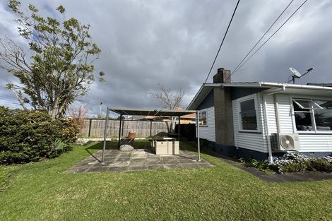Photo of property in 2 Thomas Rea Place, Te Atatu South, Auckland, 0610