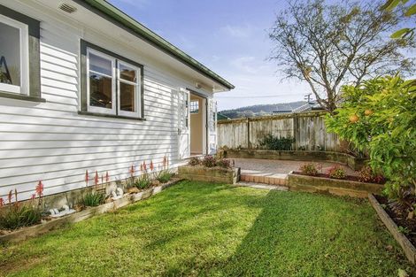 Photo of property in 1d Kereru Bend, Tawa, Wellington, 5028