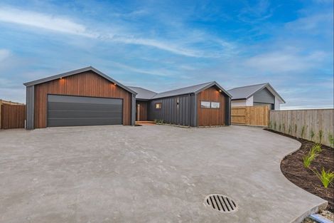 Photo of property in 45 Sardinia Grove, Fitzherbert, Palmerston North, 4410
