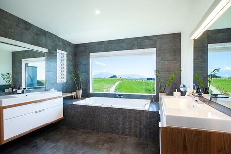 Photo of property in 866 Otaraoa Road, Tikorangi, Waitara, 4383