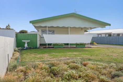 Photo of property in 19 Tainui Street, Castlecliff, Whanganui, 4501