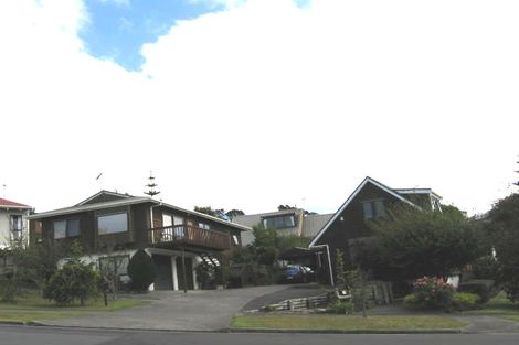 Photo of property in 1/12 Unsworth Drive, Unsworth Heights, Auckland, 0632