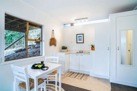 Photo of property in 42 Deuxberry Avenue, Northcote, Auckland, 0627
