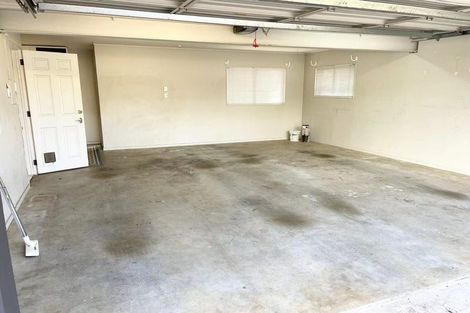 Photo of property in 2 Kaniere Place, Half Moon Bay, Auckland, 2012