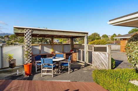 Photo of property in 6 Queens Road, Waikanae Beach, Waikanae, 5036