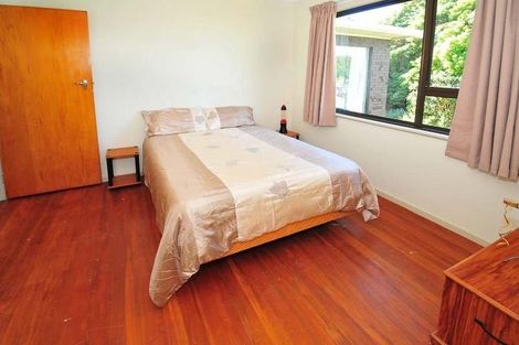 Photo of property in 65 Totaravale Drive, Totara Vale, Auckland, 0629