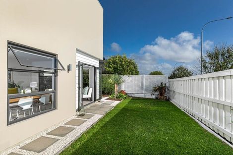 Photo of property in 11/40 Scarlet Oak Drive, Schnapper Rock, Auckland, 0632