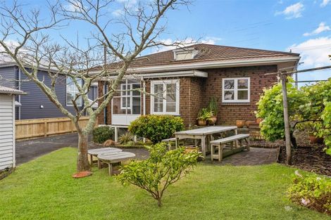 Photo of property in 2 Preston Avenue, Belmont, Auckland, 0622