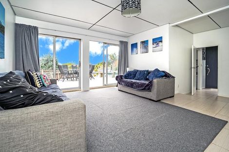 Photo of property in 90 Matipo Road, Mairangi Bay, Auckland, 0630